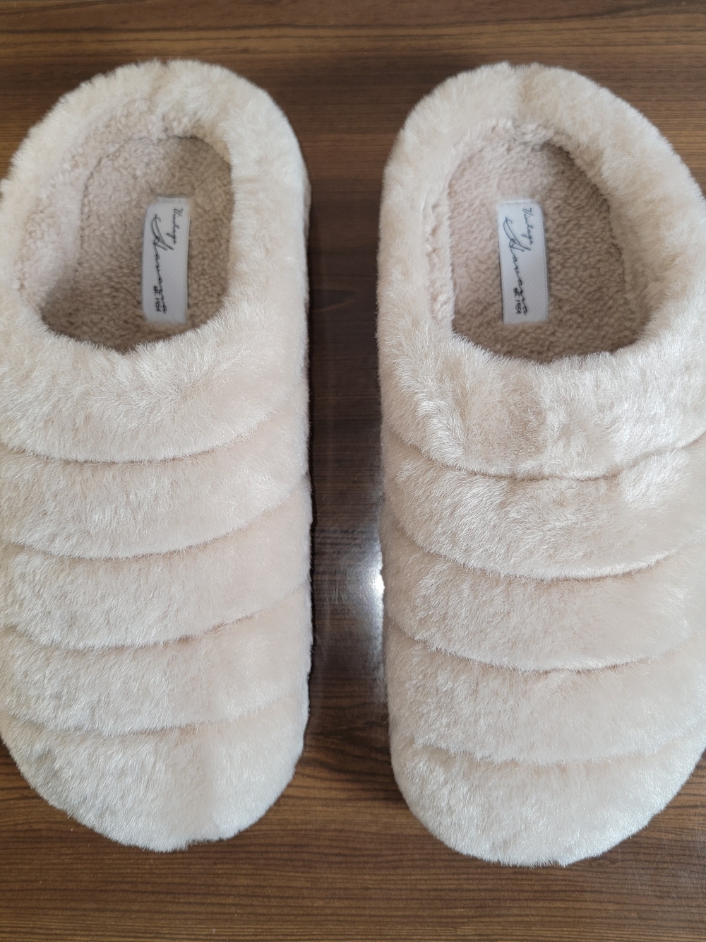 Vintage Havana Plush Quilted Slippers in Cream - Size L (9/10)